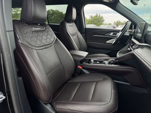 Used 2025 Ford Explorer Platinum w/ LUX Leather Package image 27