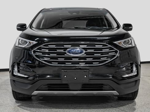 Used 2019 Ford Edge Titanium image 3