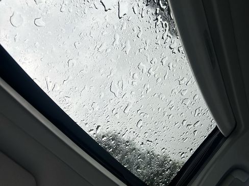 Used 2012 Toyota Sienna XLE image 17