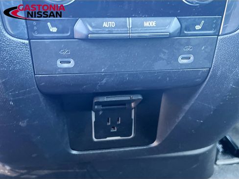 Used 2023 Chevrolet Suburban Premier image 33