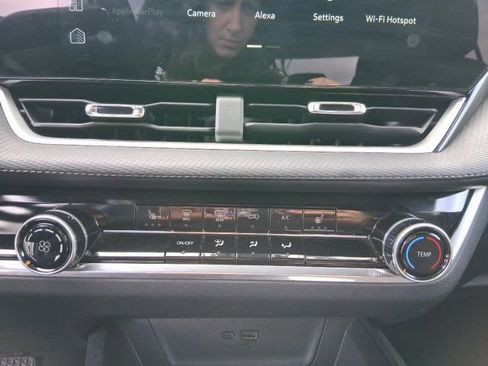 Used 2025 Chevrolet Equinox LT image 24