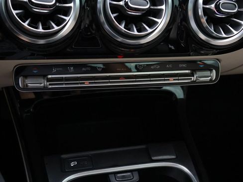 Used 2023 Mercedes-Benz CLA 250 image 41