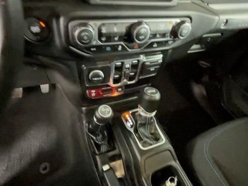 Used 2023 Jeep Wrangler Unlimited Rubicon 4xe w/ Cold Weather Group AWD/4WD image 34