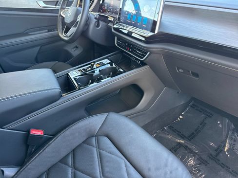 Used 2025 Volkswagen Atlas Cross Sport SE FWD image 18