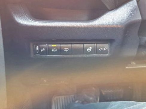 Used 2022 Toyota RAV4 SE w/ Convenience Package image 24