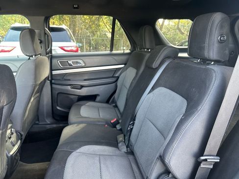 Used 2018 Ford Explorer XLT w/ Equipment Group 201A image 10