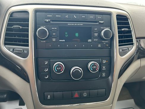 Used 2013 Jeep Grand Cherokee Laredo w/ Laredo E Group image 22