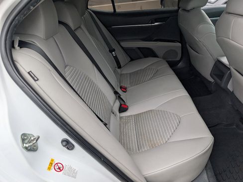 Used 2018 Toyota Camry SE FWD image 5