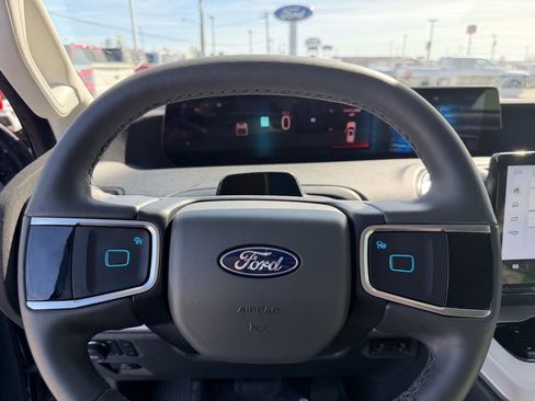 Used 2025 Ford Expedition Active image 26