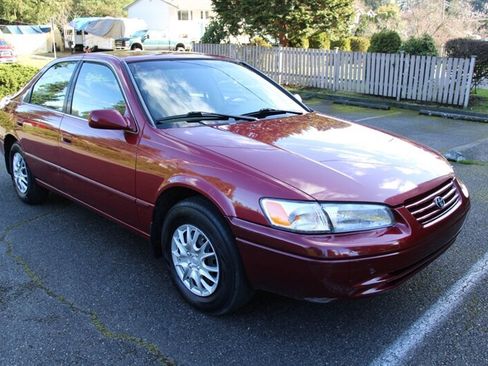 Used 1998 Toyota Camry LE image 2
