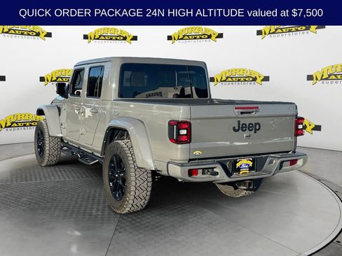 Used 2022 Jeep Gladiator Overland image 3