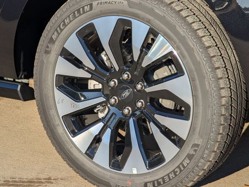 New 2025 Ford Expedition Max Platinum w/ Platinum Ultimate Package image 9