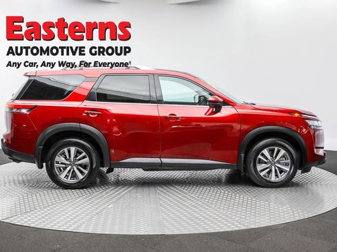 Used 2022 Nissan Pathfinder SL image 4