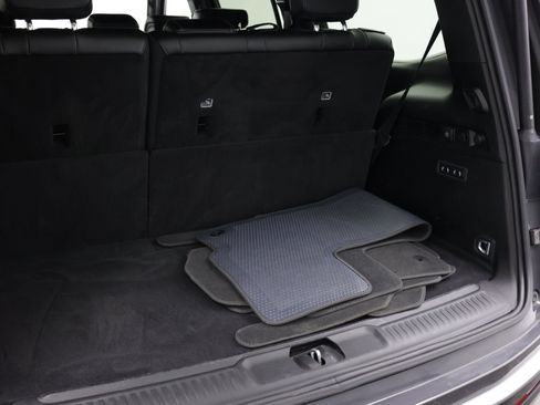 Used 2024 Jeep Wagoneer Series II w/ Flexible Seating Group RWD image 39