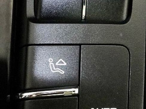 Used 2013 Porsche Cayenne S image 22