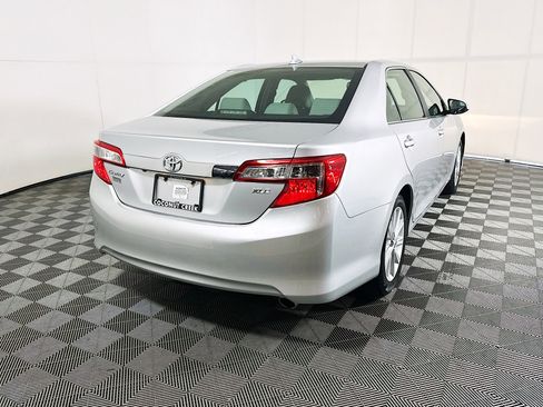 Used 2014 Toyota Camry XLE w/ Leather Package FWD image 3