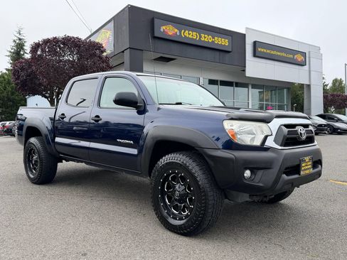 Used 2012 Toyota Tacoma 4x4 Double Cab w/ TRD Off-Road Pkg image 3