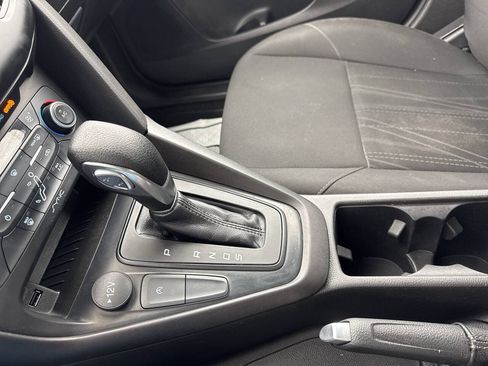 Used 2018 Ford Focus SE FWD image 30