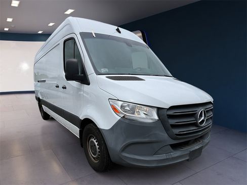 Used 2022 Mercedes-Benz Sprinter 2500 image 7
