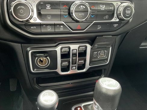 Used 2018 Jeep Wrangler Unlimited Sport S AWD/4WD image 17