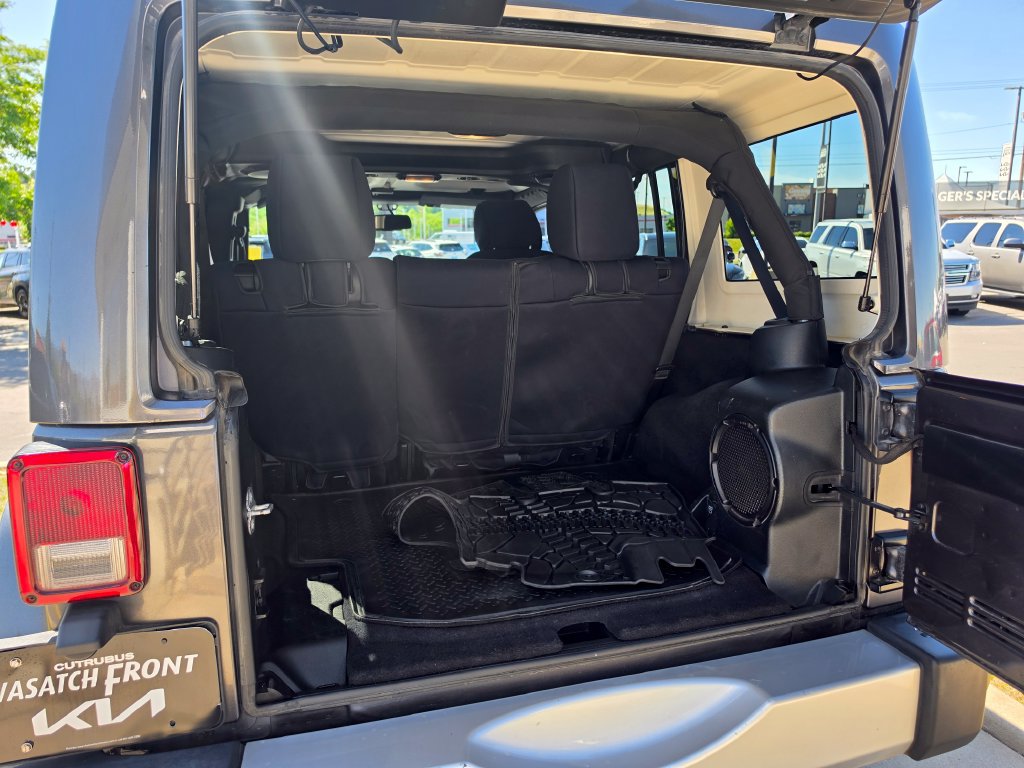 Used 2014 Jeep Wrangler Unlimited Sahara w/ Max Tow Package AWD/4WD image 12