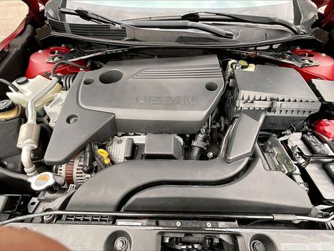 Used 2016 Nissan Altima 2.5 SL w/ Moonroof Package image 9