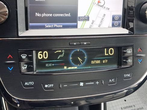 Used 2018 Toyota Avalon Limited w/ All Weather Liner Package FWD image 17