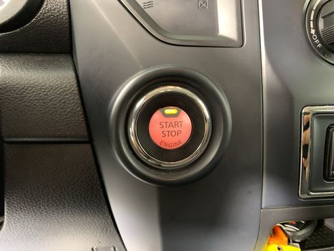 Used 2022 Nissan Titan SV RWD image 16