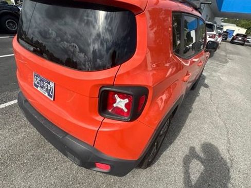 Used 2016 Jeep Renegade Latitude FWD image 28