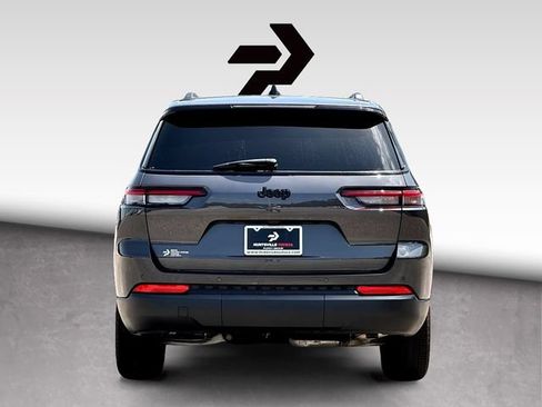 Used 2025 Jeep Grand Cherokee L Altitude RWD image 7