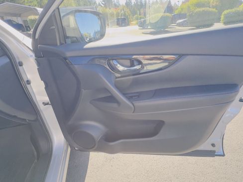 Used 2022 Nissan Rogue Sport SL w/ Premium Package image 9