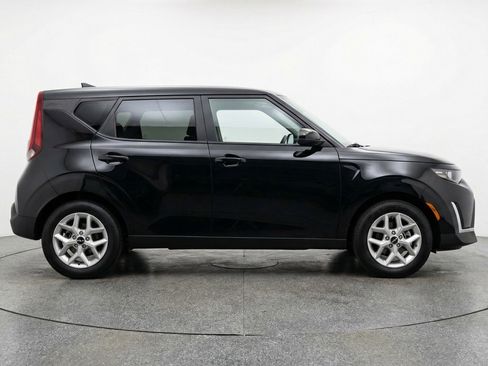 Used 2025 Kia Soul LX w/ LX Technology Package FWD image 11