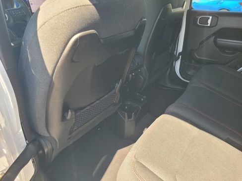 Used 2025 Jeep Wrangler Unlimited Rubicon AWD/4WD image 14