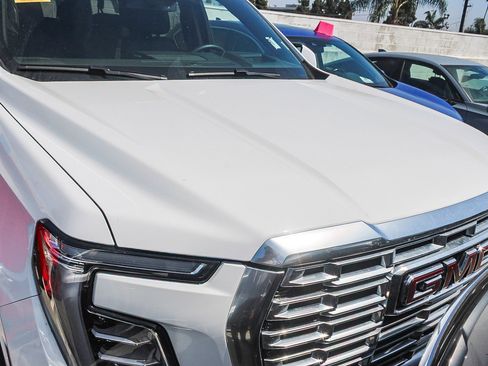 Used 2025 GMC Yukon XL Denali image 3