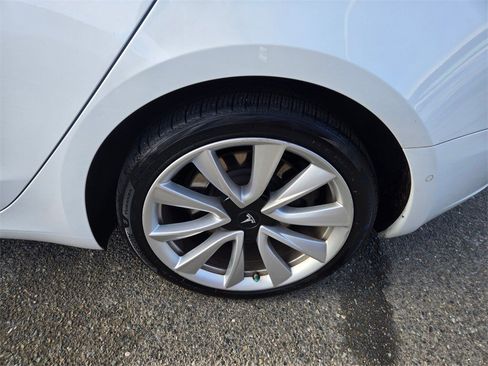 Used 2018 Tesla Model 3 image 9