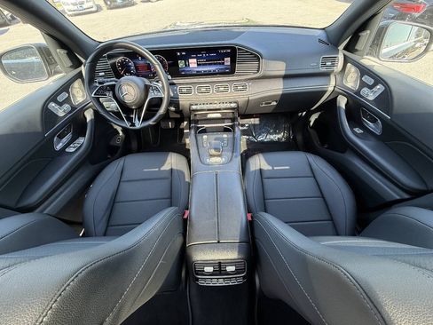 Used 2025 Mercedes-Benz GLS 450 4MATIC image 27
