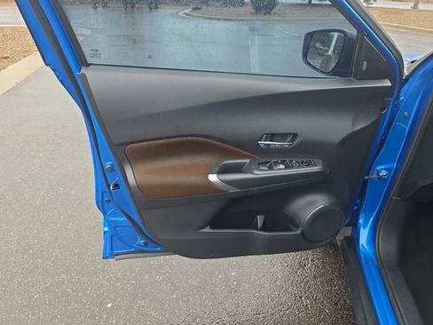 Used 2023 Nissan Kicks SR image 11