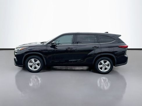 Used 2020 Toyota Highlander LE FWD image 4