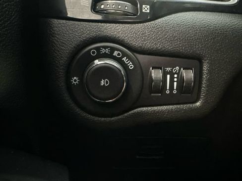 Used 2021 Jeep Cherokee Latitude Plus FWD image 24