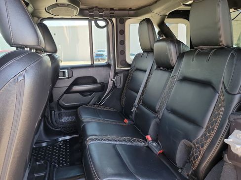 Used 2020 Jeep Wrangler Unlimited Sahara AWD/4WD image 16