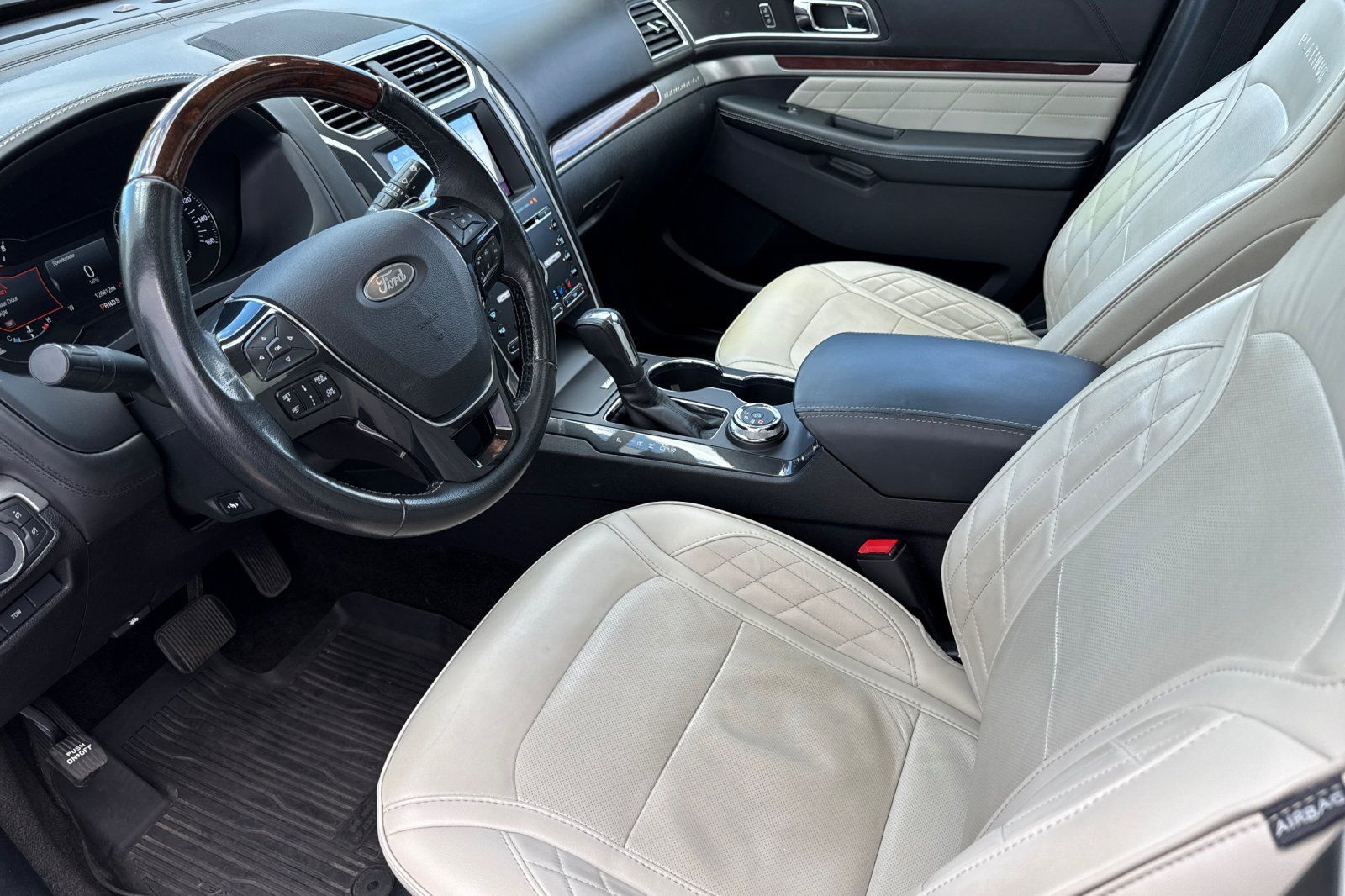Used 2018 Ford Explorer Platinum AWD/4WD image 10
