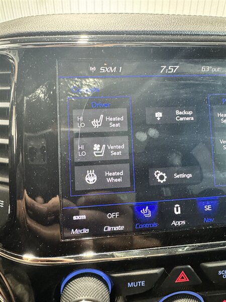 Used 2020 Jeep Grand Cherokee Overland AWD/4WD image 17