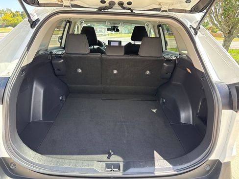 Used 2021 Toyota RAV4 LE AWD/4WD image 20