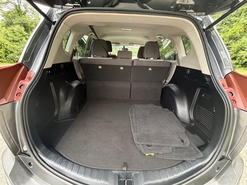 Used 2013 Toyota RAV4 LE FWD image 9