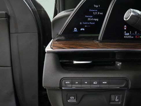 Used 2022 Cadillac Escalade Luxury AWD/4WD image 16
