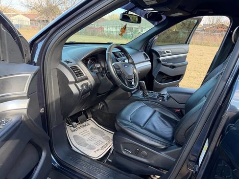 Used 2017 Ford Explorer XLT w/ Equipment Group 202A image 7