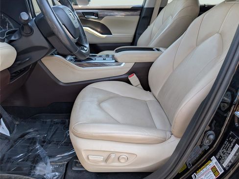 Used 2021 Toyota Highlander Limited image 13