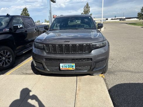 Used 2025 Jeep Grand Cherokee L Altitude AWD/4WD image 2