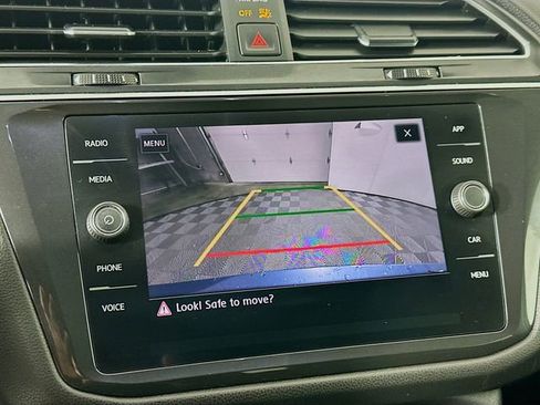 Used 2019 Volkswagen Tiguan SE w/ Panoramic Sunroof Package image 13