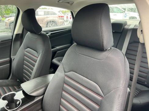 Used 2016 Ford Fusion SE FWD image 12